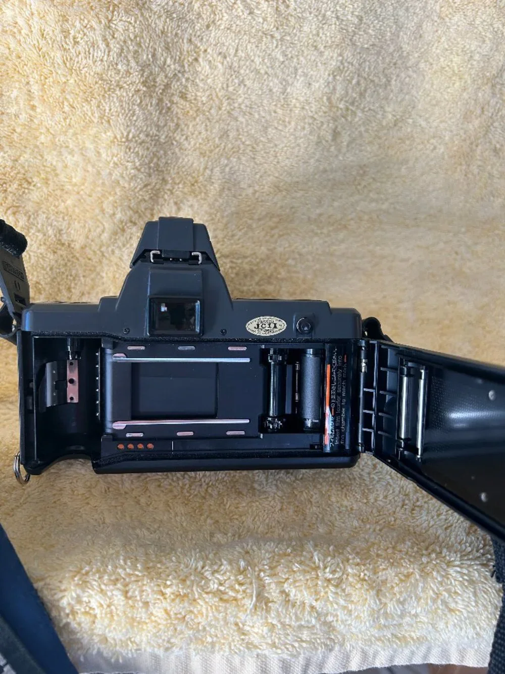 Pre-Owned Yashica 230 AF Kyocera 35mm Camera w 35-70mm 1:3.3-4.5 Lens TESTED WOR